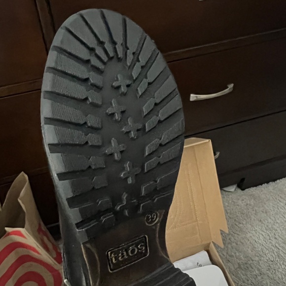 Taos - Mini Crave Boot - Black - US Size 8 - Picture 7 of 10